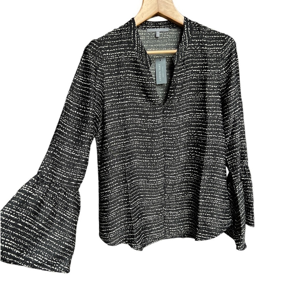 NWT Lemon Tart Flounce Sleeve Notch Neck Black Speckle Women’s Blouse, Sz Small